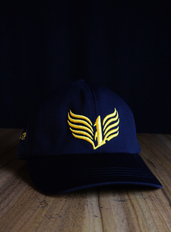 Boné Clássico - Preto com Brasão Amarelo