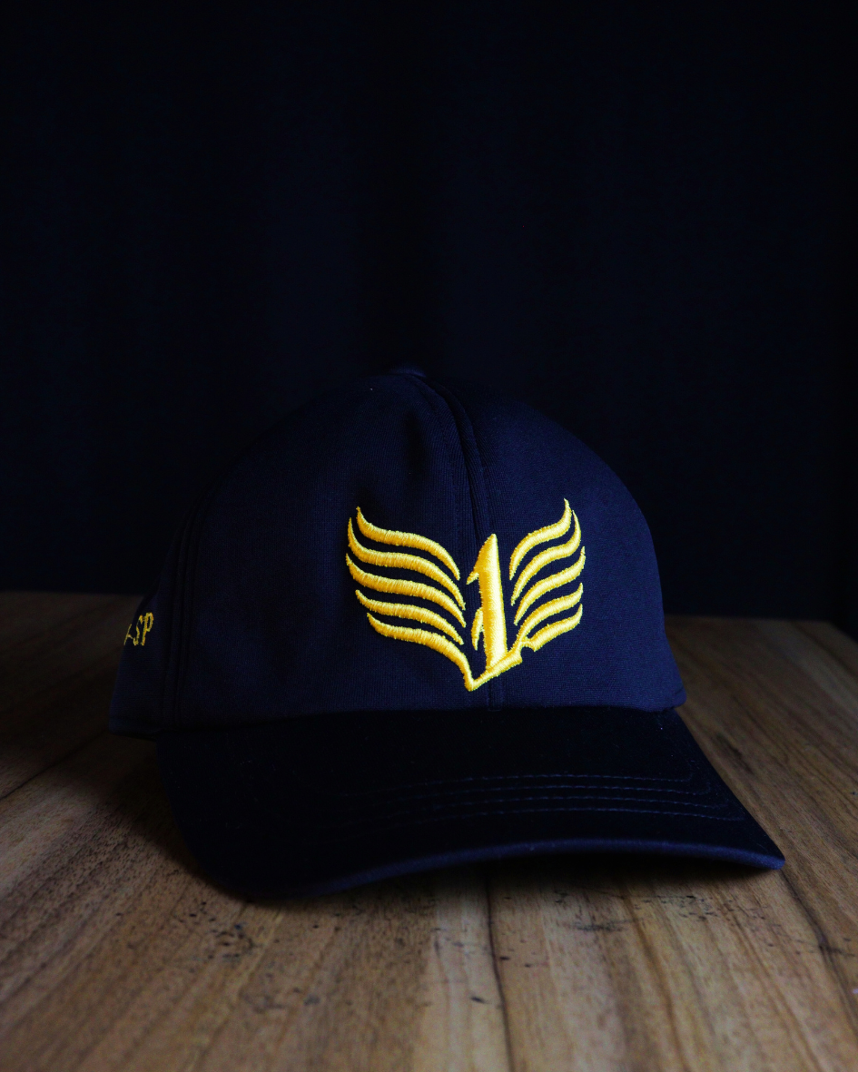 Boné Clássico - Preto com Brasão Amarelo