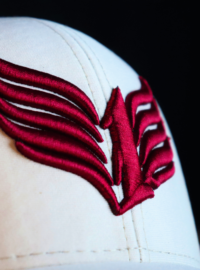 Boné Clássico - Creme e Vinho