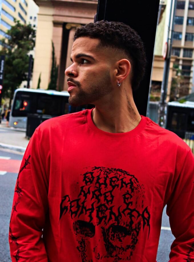 Camiseta - Quem É Não Comenta (Manga Longa)