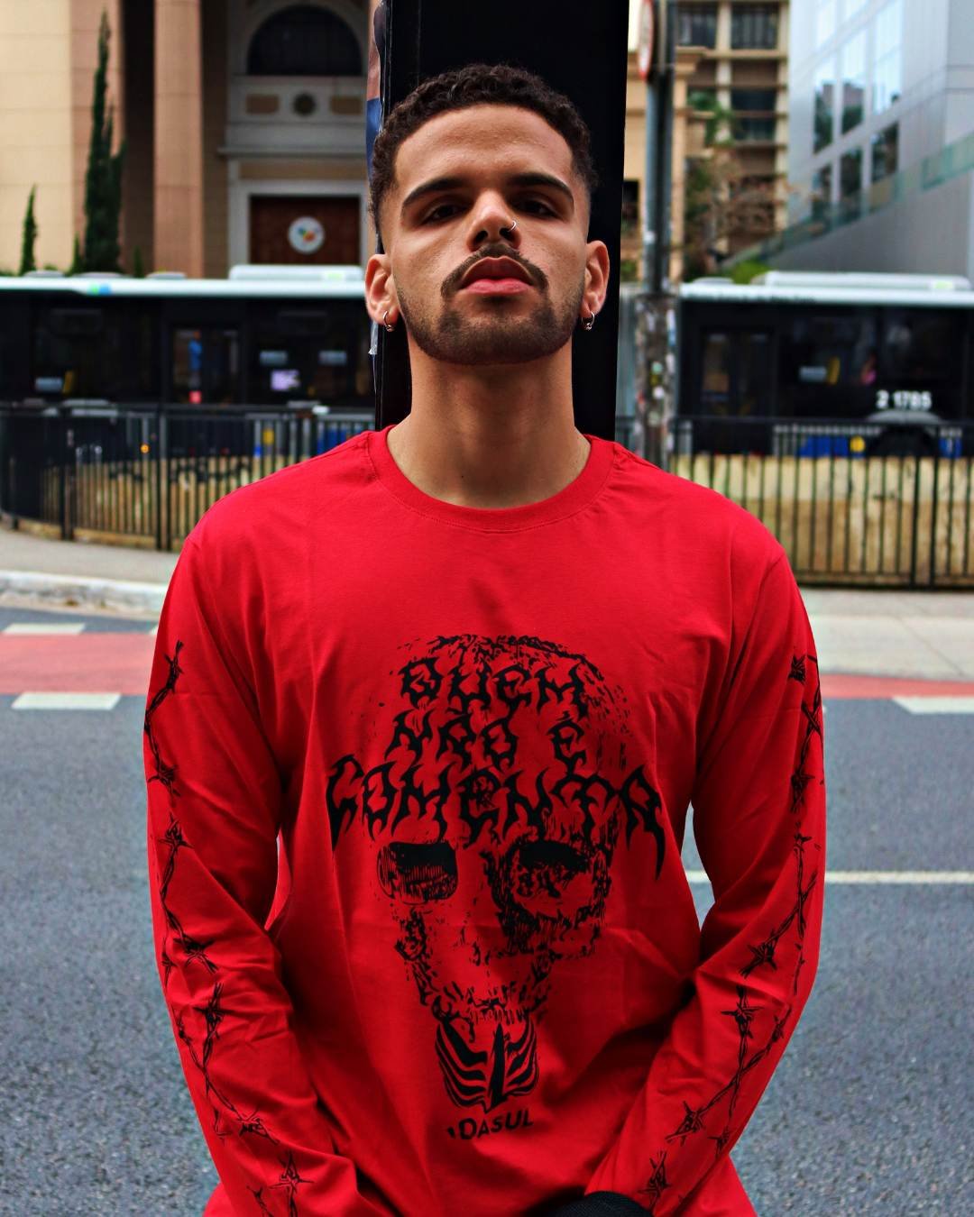 Camiseta - Quem É Não Comenta (Manga Longa)