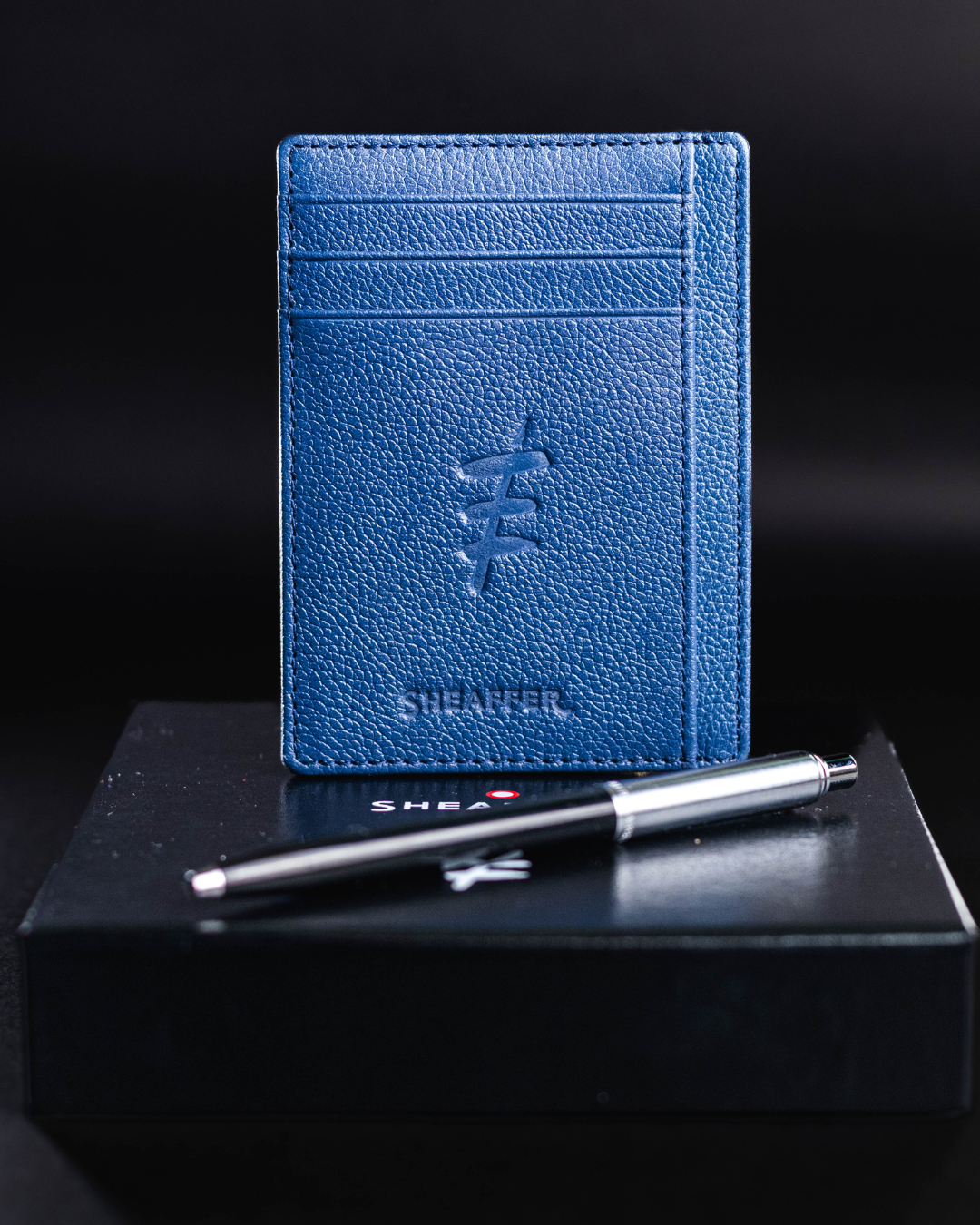 Porta-Cartões Azul + Esferográfica Sentinel Preta - Ferréz / Sheaffer (PRÉ-VENDA)
