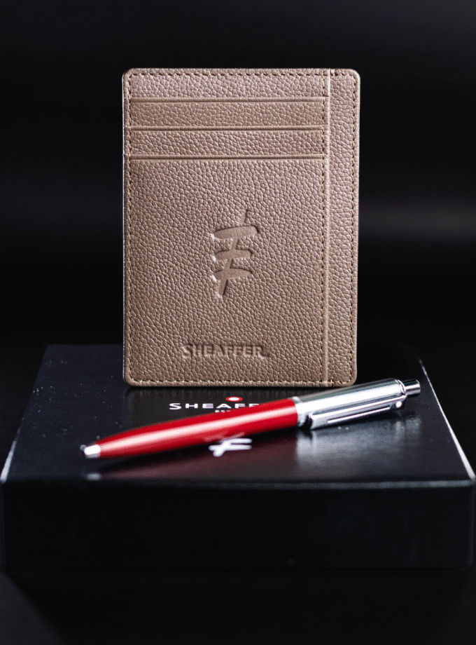 Porta-Cartões Bege + Esferográfica Sentinel Borgonha - Ferréz / Sheaffer (PRÉ-VENDA)