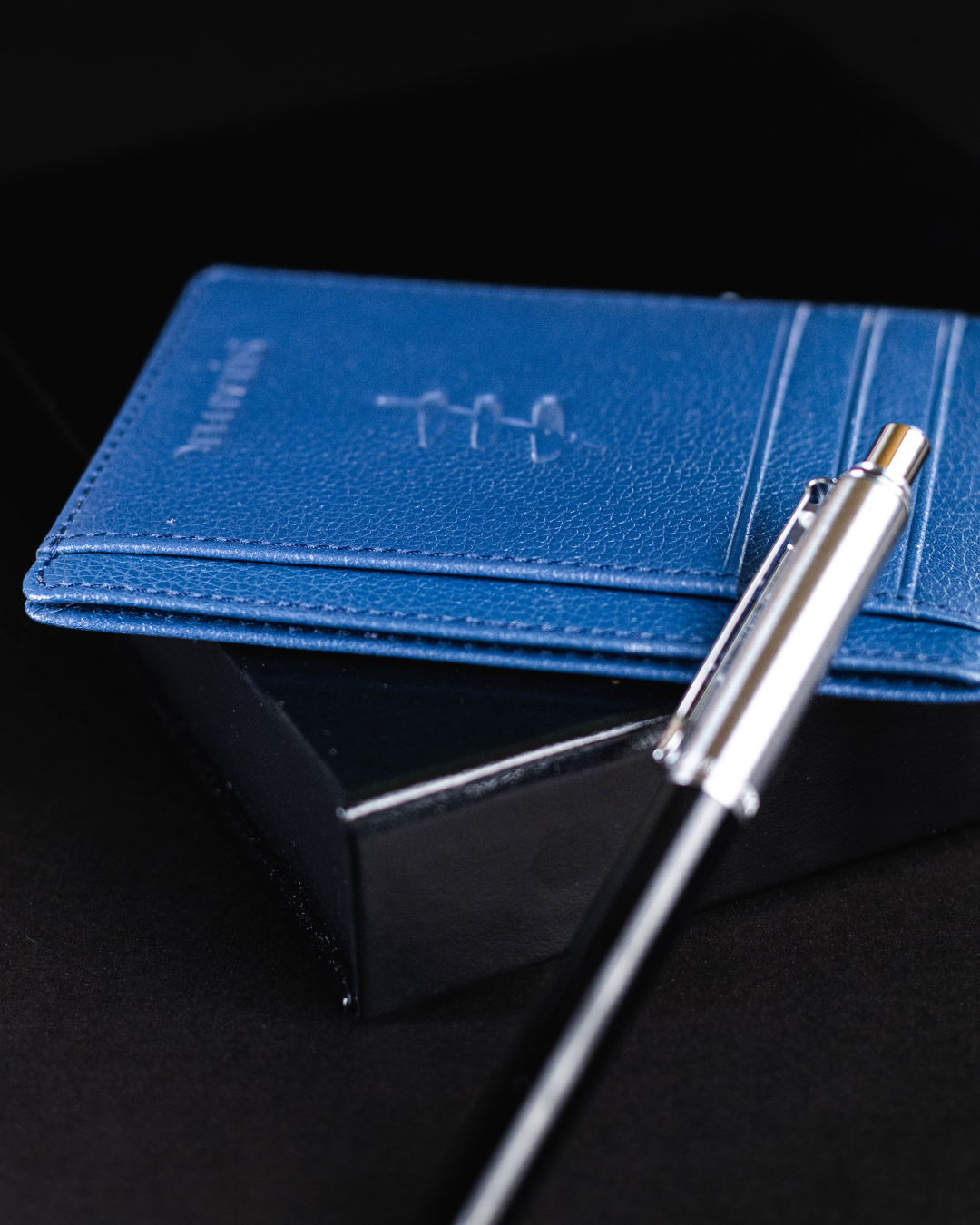 Porta-Cartões Azul + Esferográfica Sentinel Preta - Ferréz / Sheaffer (PRÉ-VENDA) - Imagem 3