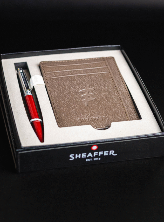 Porta-Cartões Bege + Esferográfica Sentinel Borgonha - Ferréz / Sheaffer (PRÉ-VENDA)
