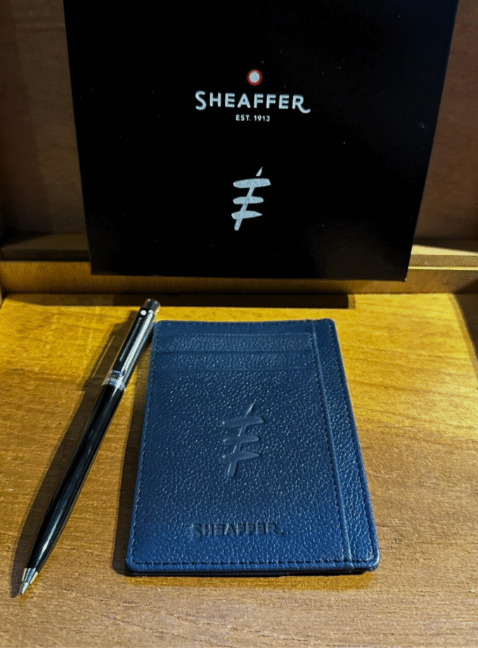 Porta-Cartões Azul + Esferográfica Sentinel Preta - Edição Especial Ferréz.