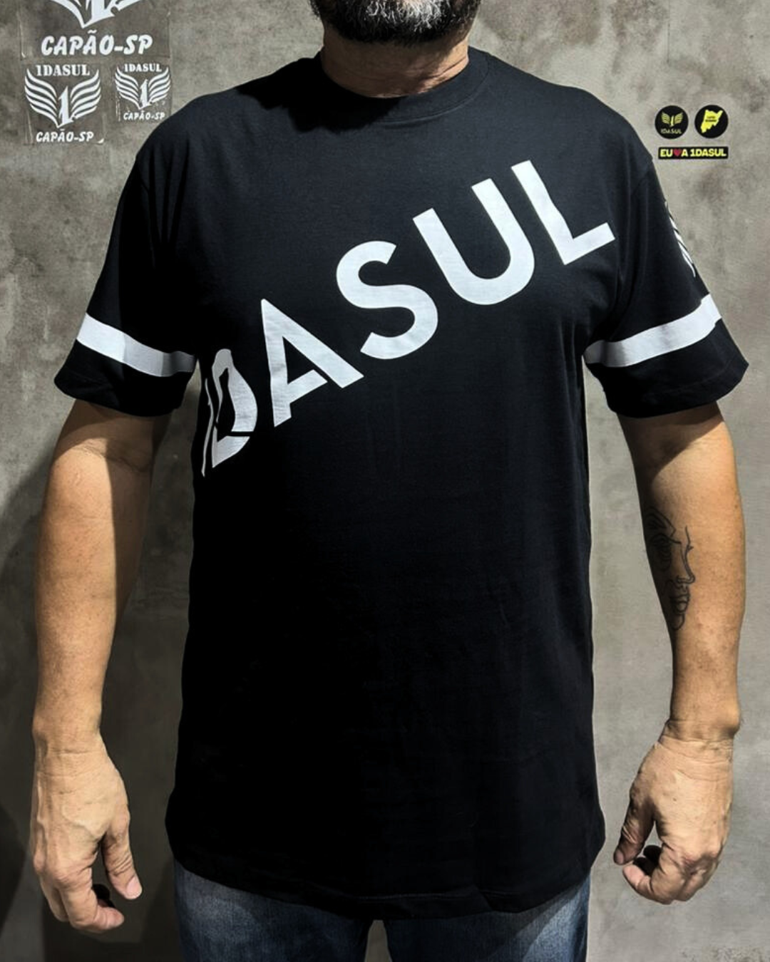 Camiseta Clássica - Preta