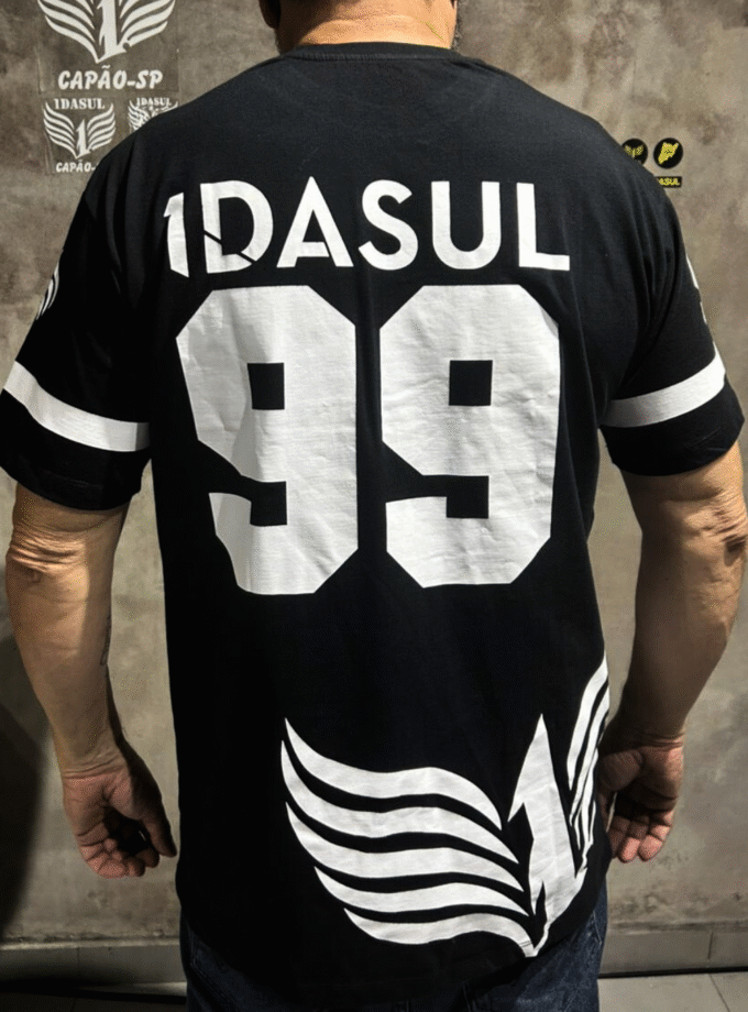 Camiseta Clássica - Preta