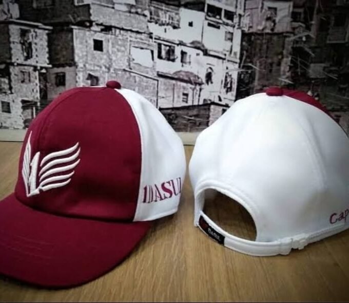 Boné Clássico - Vinho e Branco